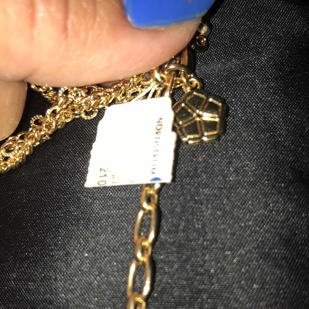 Elegant Black and Gold Pendant Necklace - Picture 7 of 8